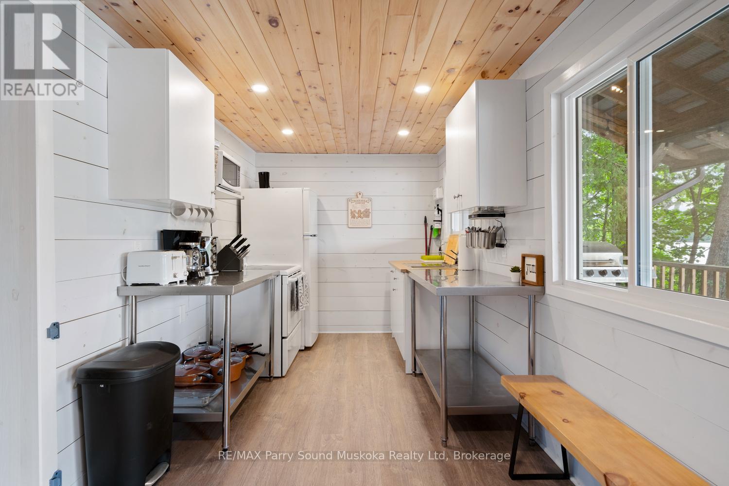 3 Macey Drive, Whitestone, ON - Indoor