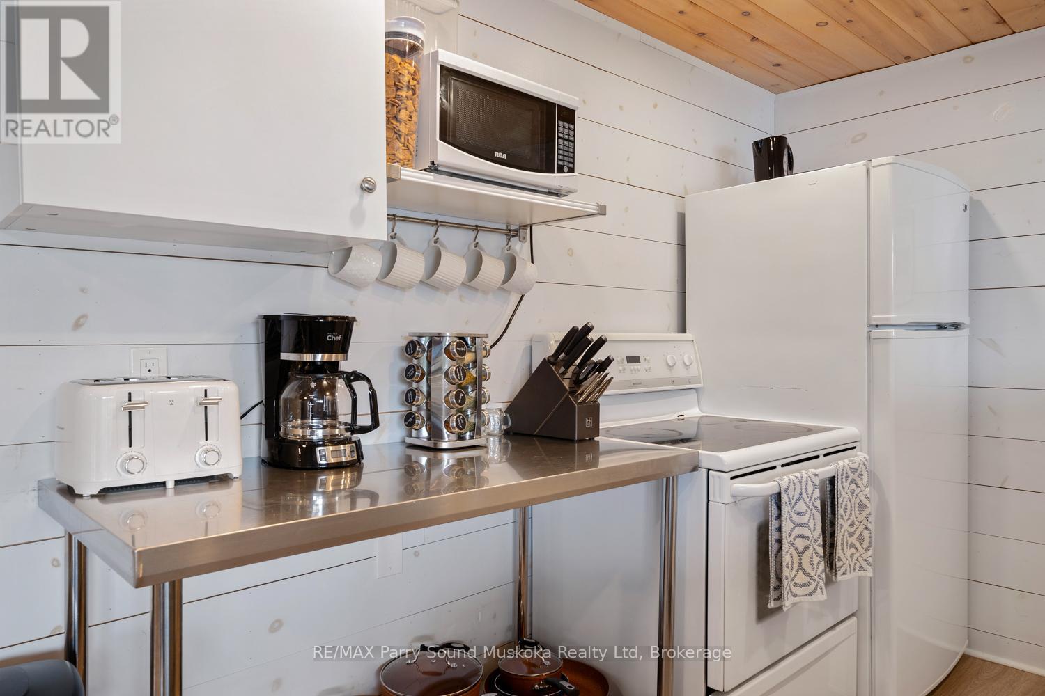 3 Macey Drive, Whitestone, ON - Indoor