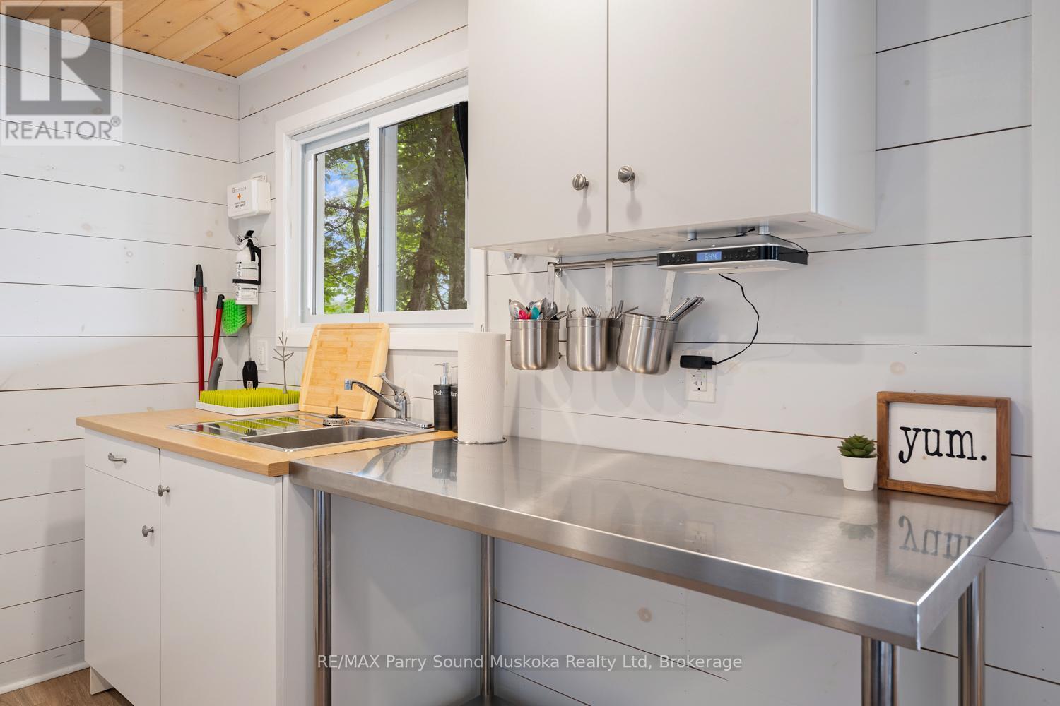 3 Macey Drive, Whitestone, ON - Indoor Photo Showing Other Room