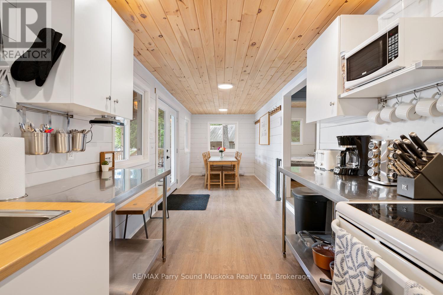 3 Macey Drive, Whitestone, ON - Indoor Photo Showing Kitchen