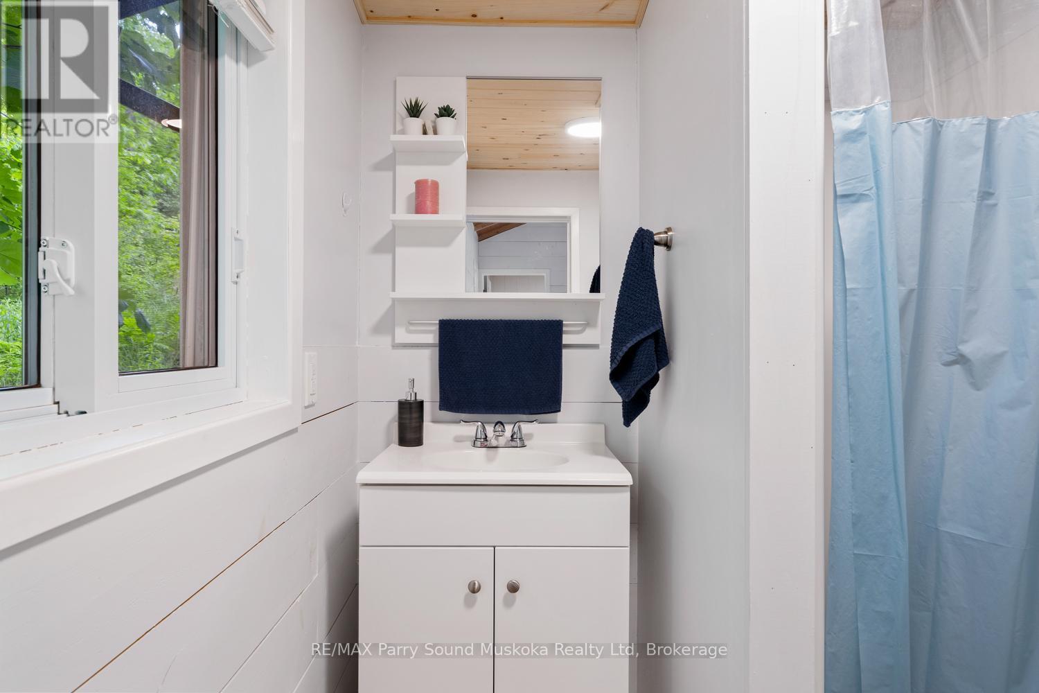 3 Macey Drive, Whitestone, ON - Indoor Photo Showing Bathroom