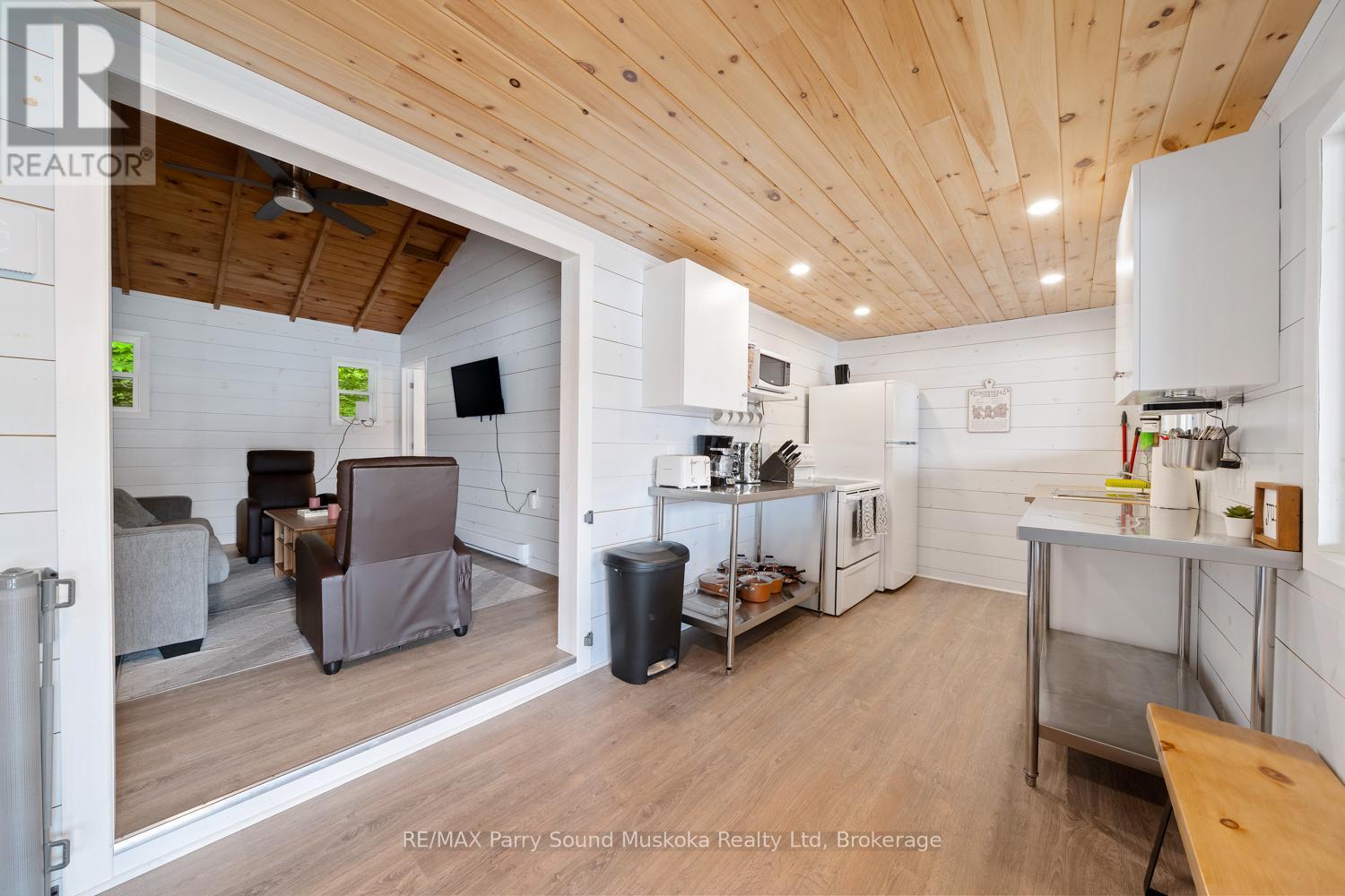 3 Macey Drive, Whitestone, ON - Indoor Photo Showing Kitchen