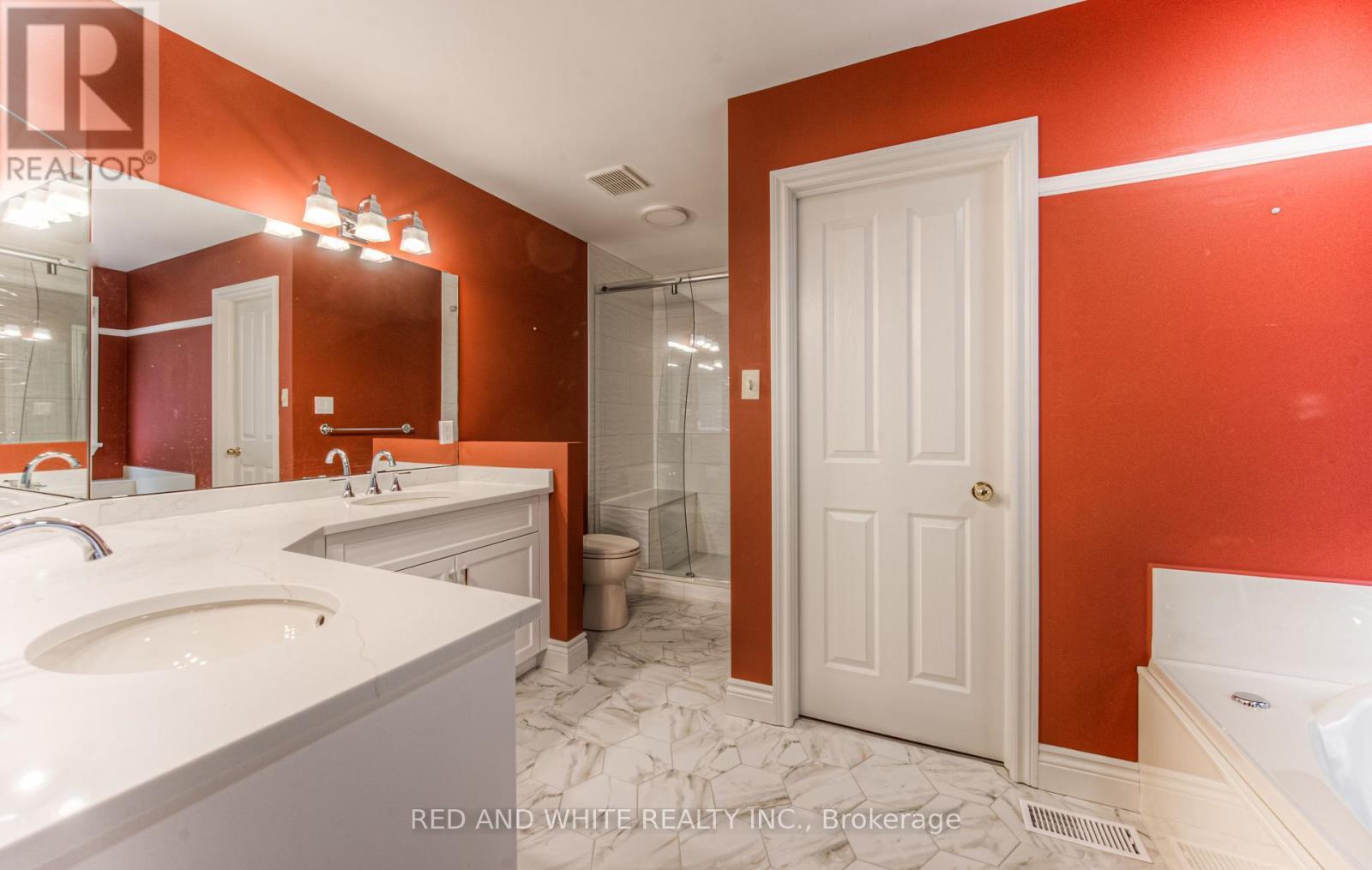 2 Morningview Place, Kitchener, ON - Indoor Photo Showing Bathroom