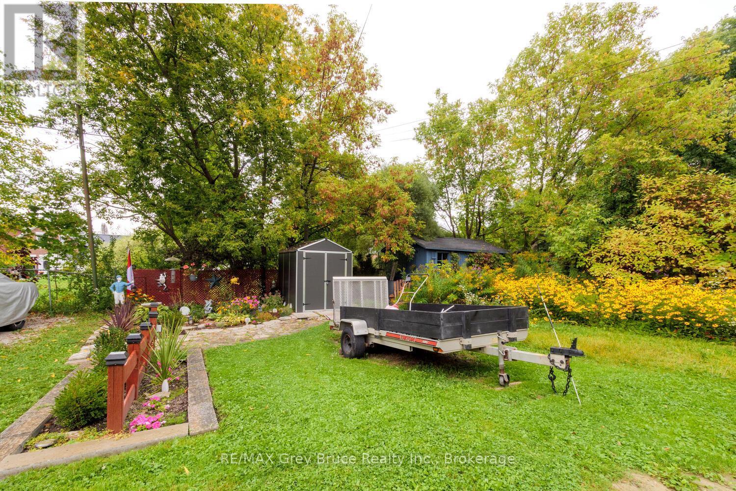478 13Th Street W, Owen Sound, ON - Outdoor With Backyard