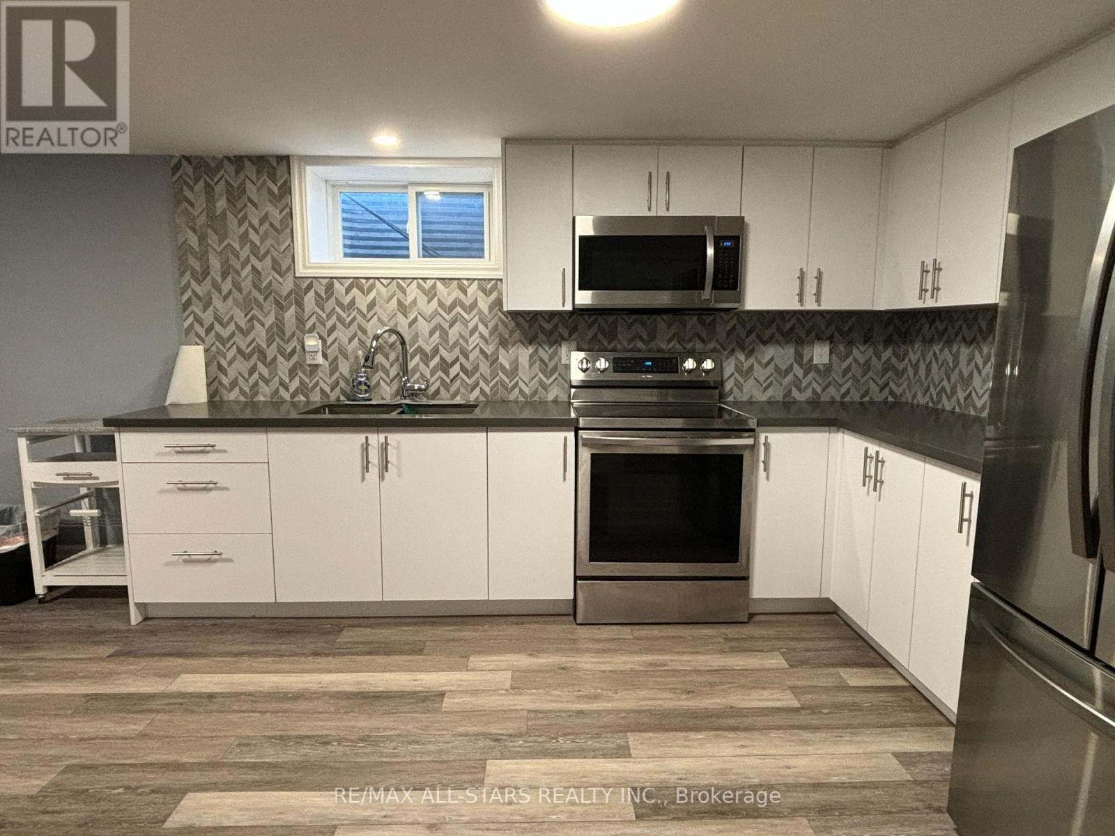 220 Pleasant Boulevard, Georgina, ON - Indoor Photo Showing Kitchen
