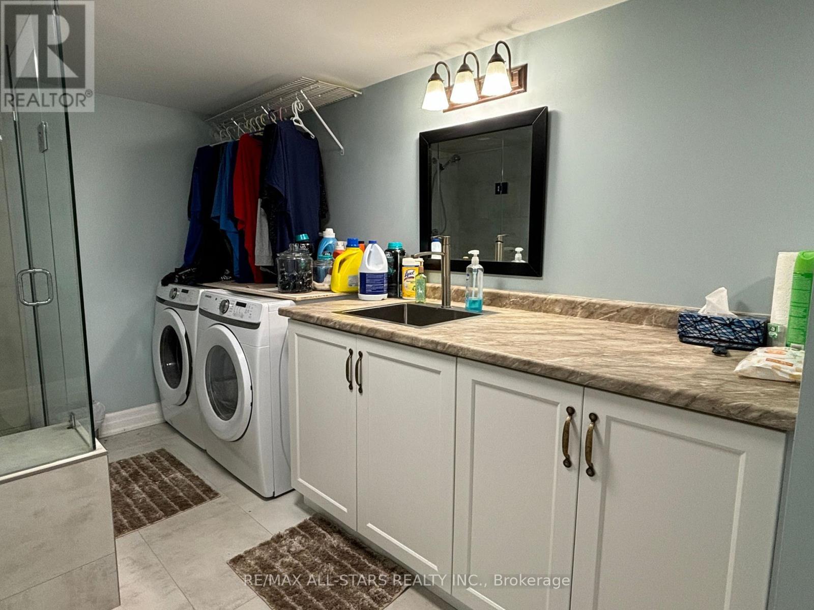 220 Pleasant Boulevard, Georgina, ON - Indoor Photo Showing Laundry Room