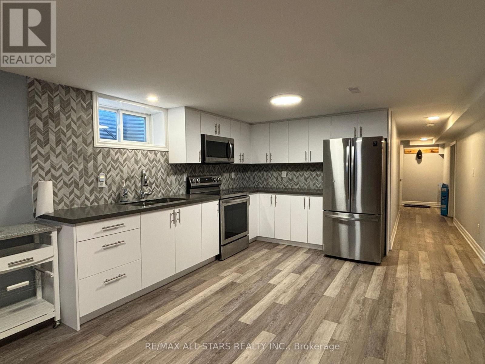 220 Pleasant Boulevard, Georgina, ON - Indoor Photo Showing Kitchen