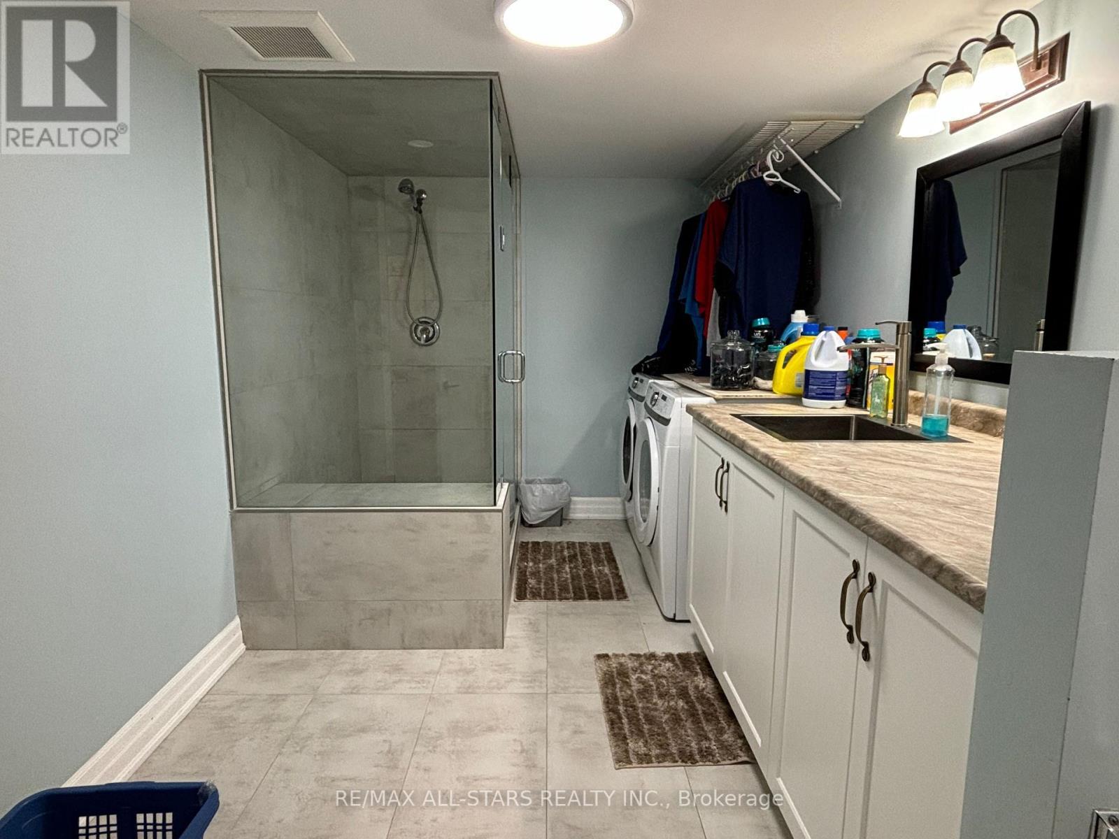 220 Pleasant Boulevard, Georgina, ON - Indoor Photo Showing Bathroom