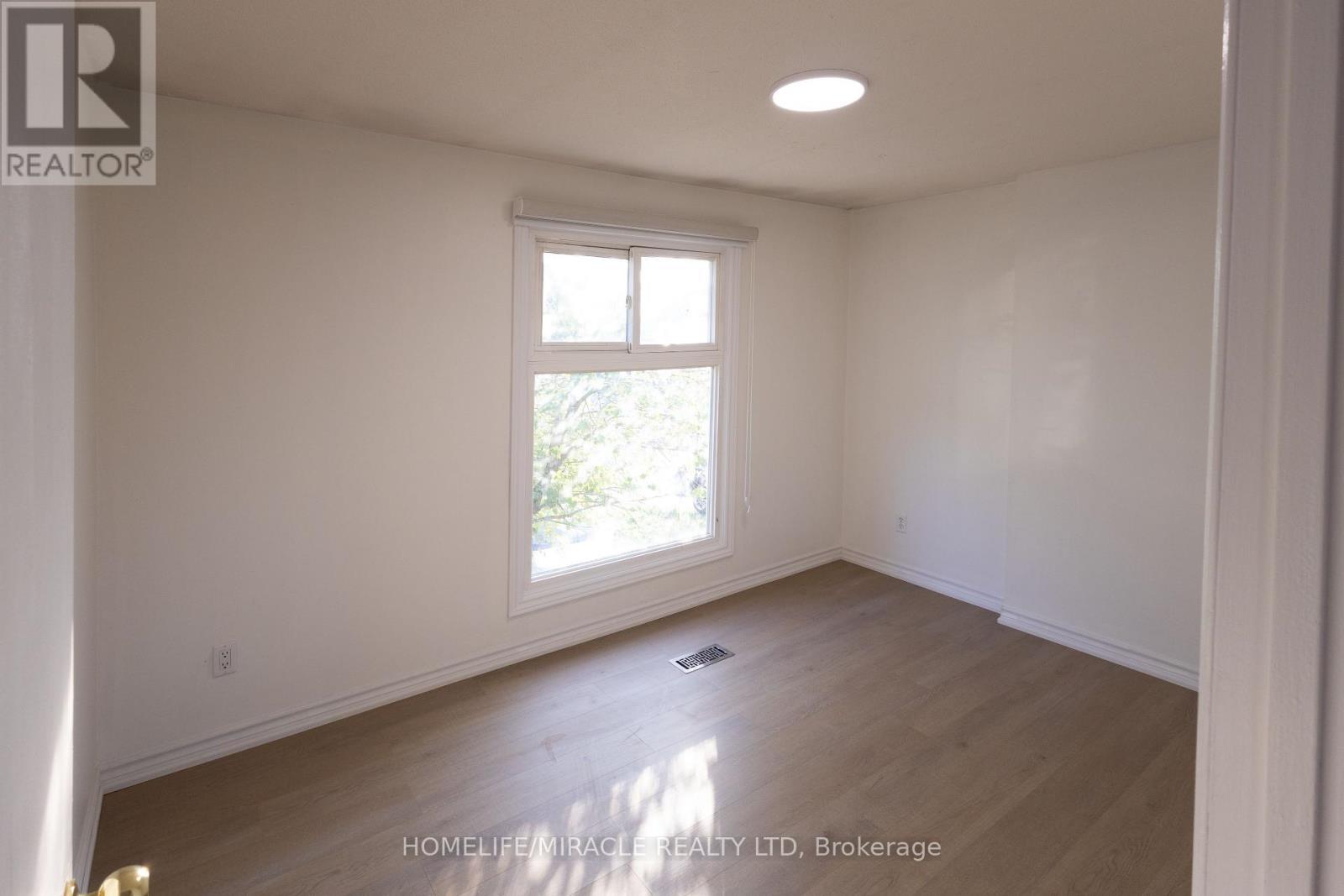 8 Grand Valley Drive, Brampton, ON - Indoor Photo Showing Other Room