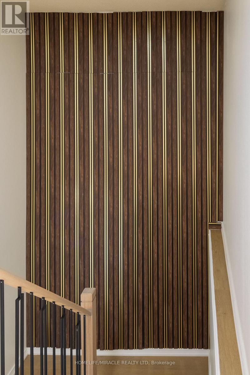 8 Grand Valley Drive, Brampton, ON - Indoor Photo Showing Other Room