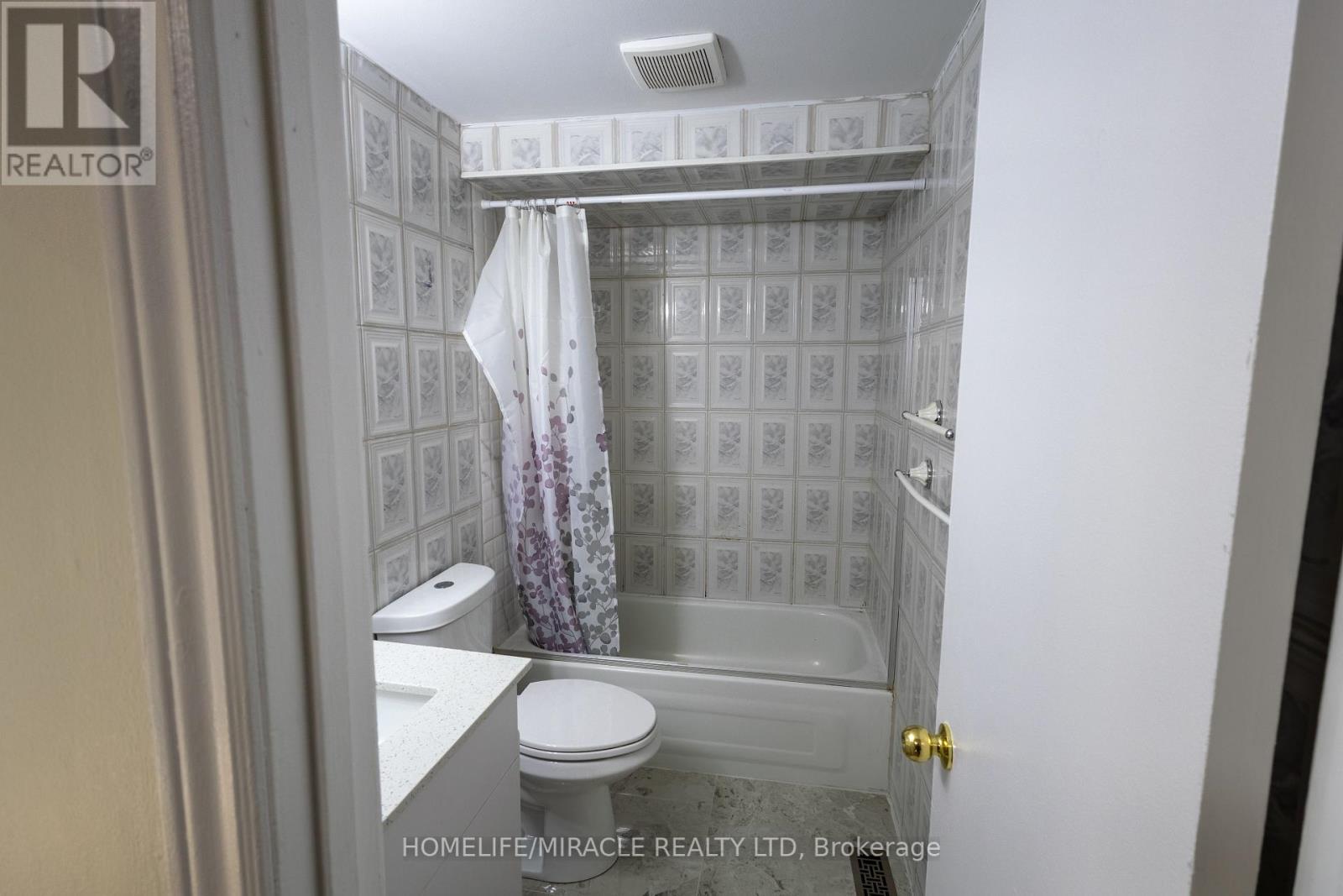 8 Grand Valley Drive, Brampton, ON - Indoor Photo Showing Bathroom