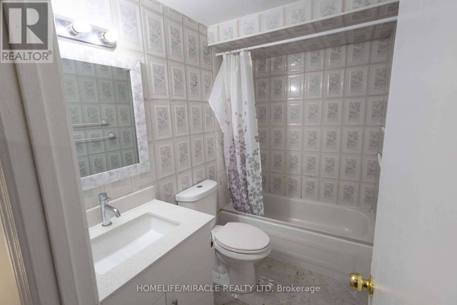 8 Grand Valley Drive, Brampton, ON - Indoor Photo Showing Bathroom