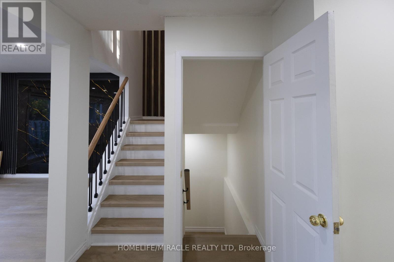 8 Grand Valley Drive, Brampton, ON - Indoor Photo Showing Other Room