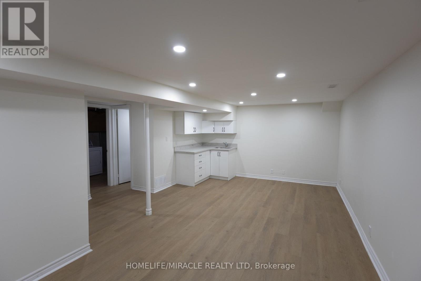 8 Grand Valley Drive, Brampton, ON - Indoor