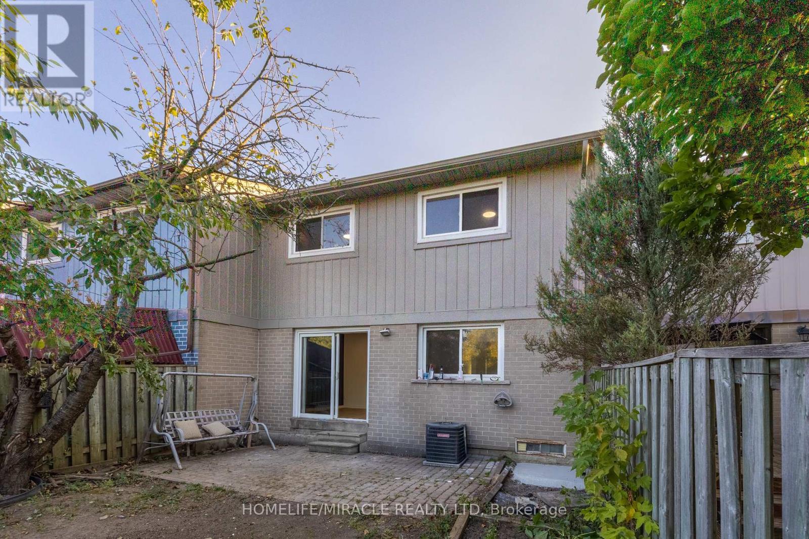 8 Grand Valley Drive, Brampton, ON - Outdoor