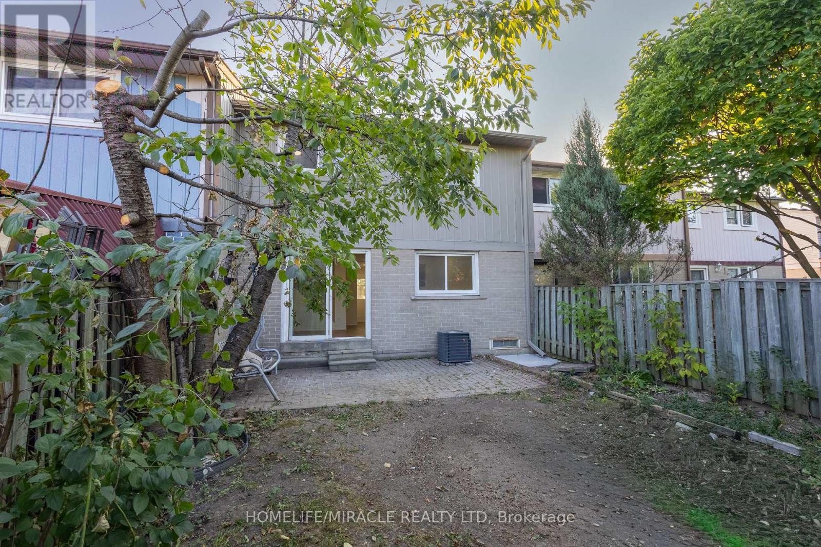 8 Grand Valley Drive, Brampton, ON - Outdoor