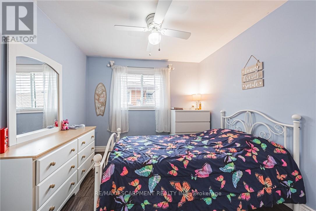 477 Queen Victoria Drive, Hamilton, ON - Indoor Photo Showing Bedroom