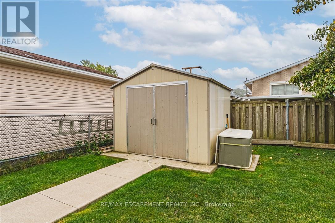 477 Queen Victoria Drive, Hamilton, ON - Outdoor With Exterior