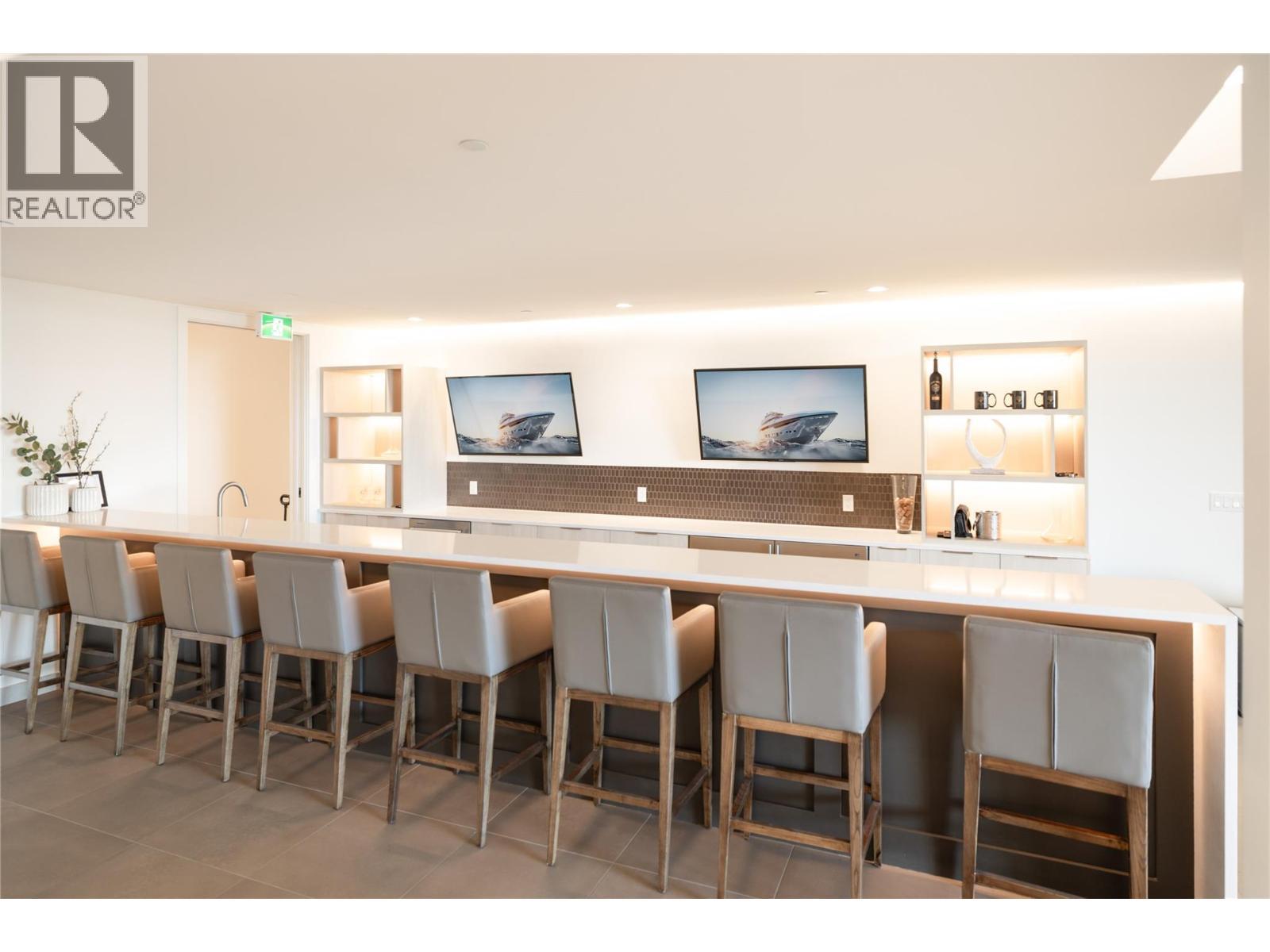 3000 Ariva Drive Unit# 3501, Kelowna, BC - Indoor Photo Showing Dining Room