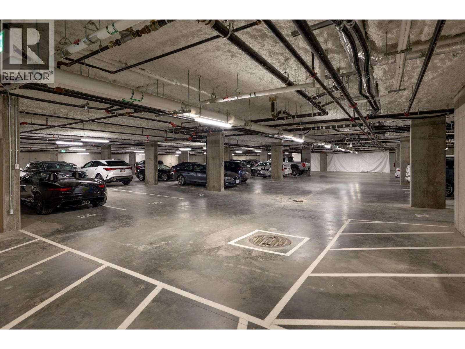 3000 Ariva Drive Unit# 3501, Kelowna, BC - Indoor Photo Showing Garage