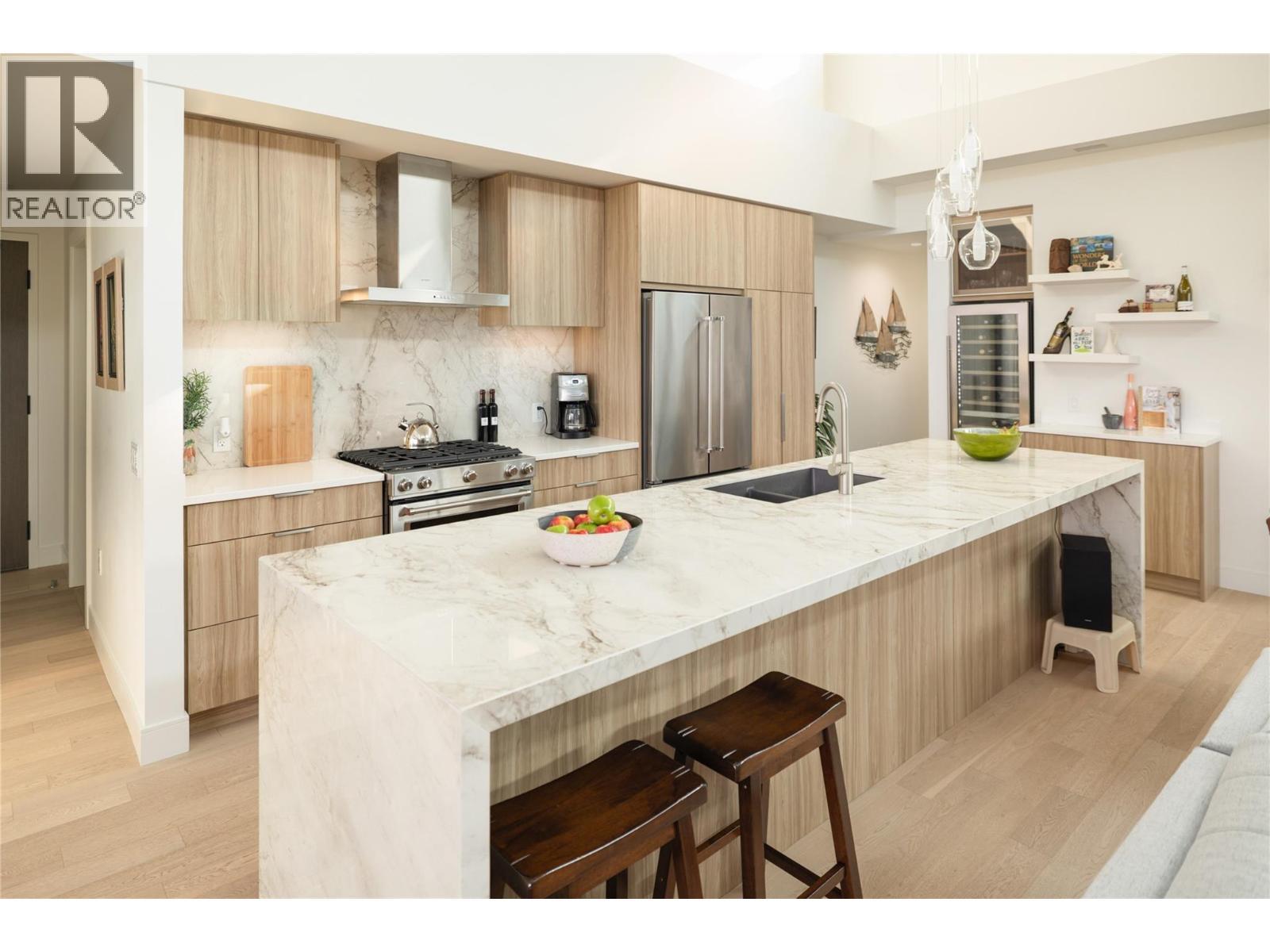 3000 Ariva Drive Unit# 3501, Kelowna, BC - Indoor Photo Showing Kitchen With Upgraded Kitchen