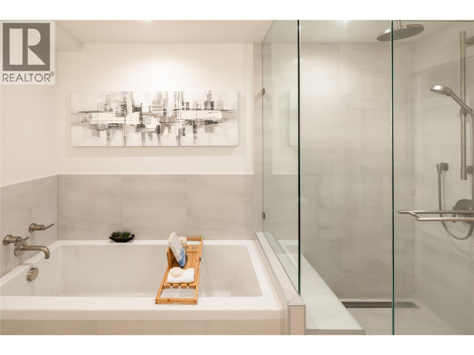 3000 Ariva Drive Unit# 3501, Kelowna, BC - Indoor Photo Showing Bathroom