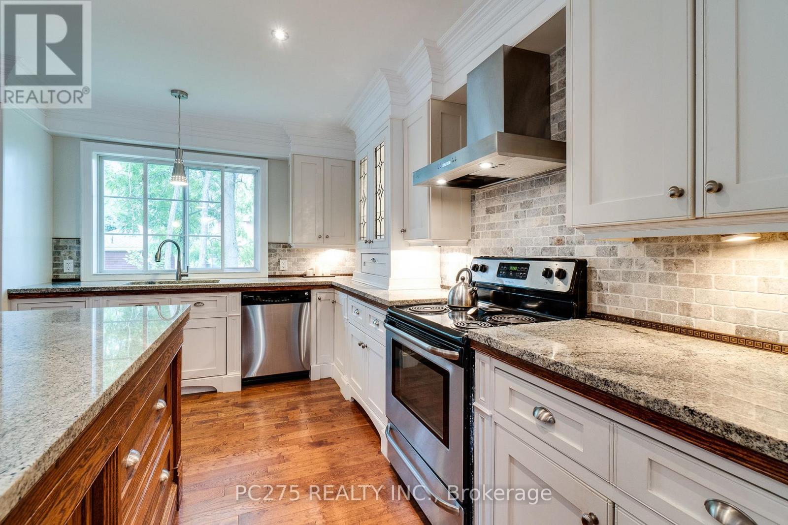 23 Mactavesh Crescent, Bluewater (Bayfield), ON - Indoor Photo Showing Kitchen With Upgraded Kitchen
