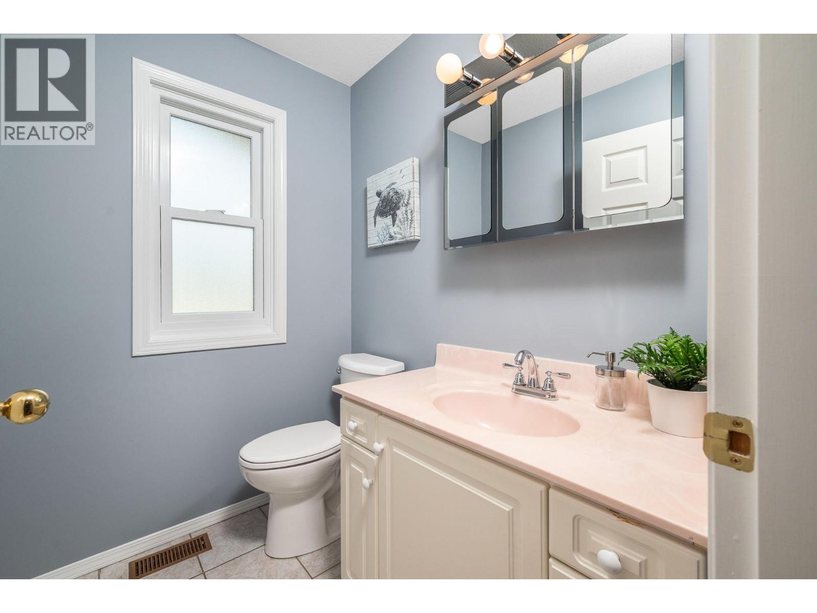 124 Sarsons Road Unit# 17, Vernon, BC - Indoor Photo Showing Bathroom