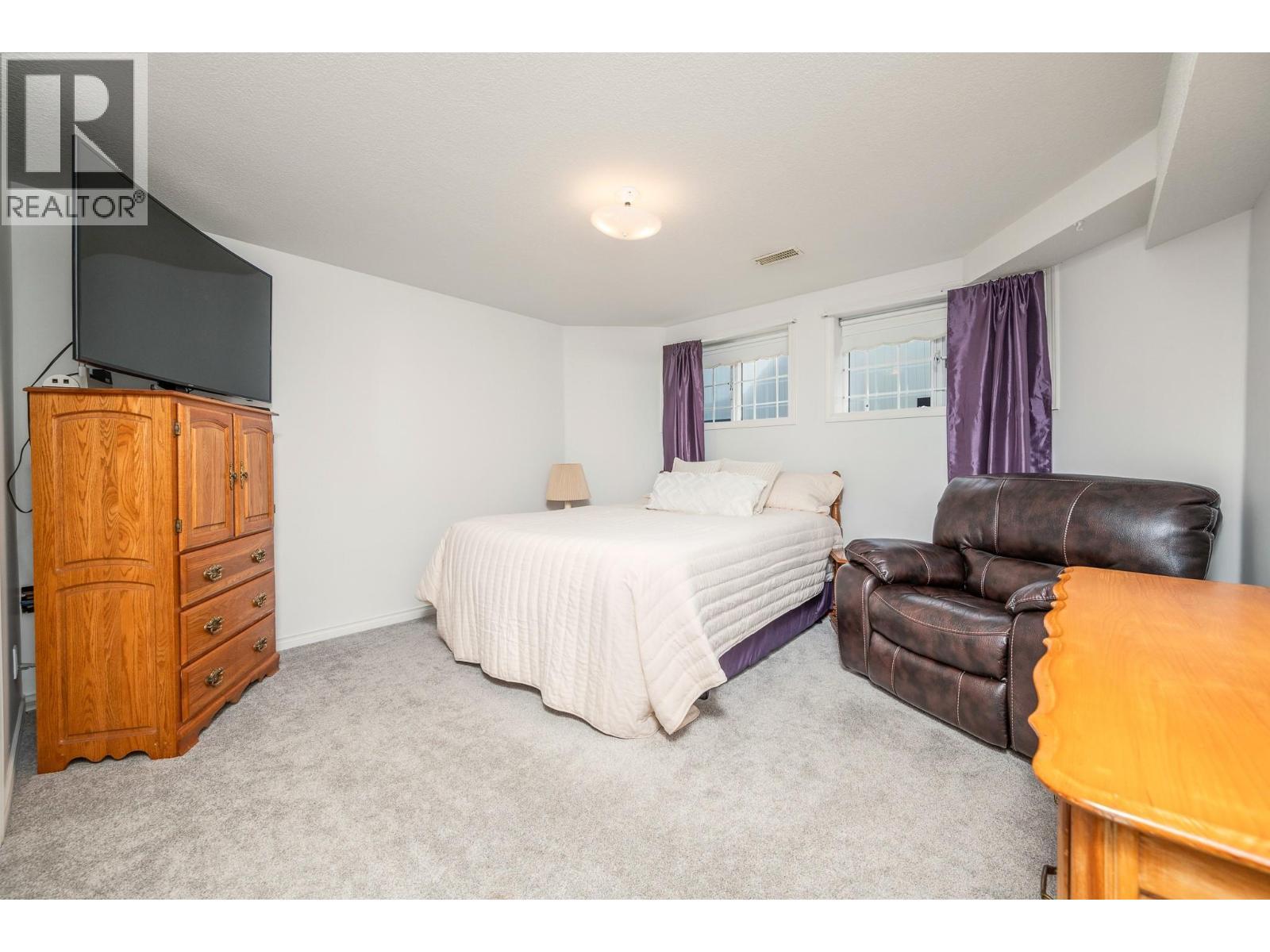 124 Sarsons Road Unit# 17, Vernon, BC - Indoor Photo Showing Bedroom