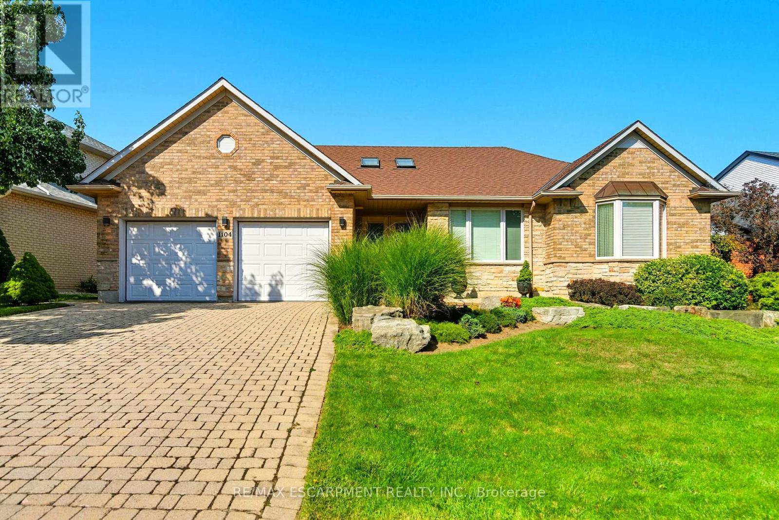 1104 Crofton Way, Burlington, ON - Outdoor With Facade