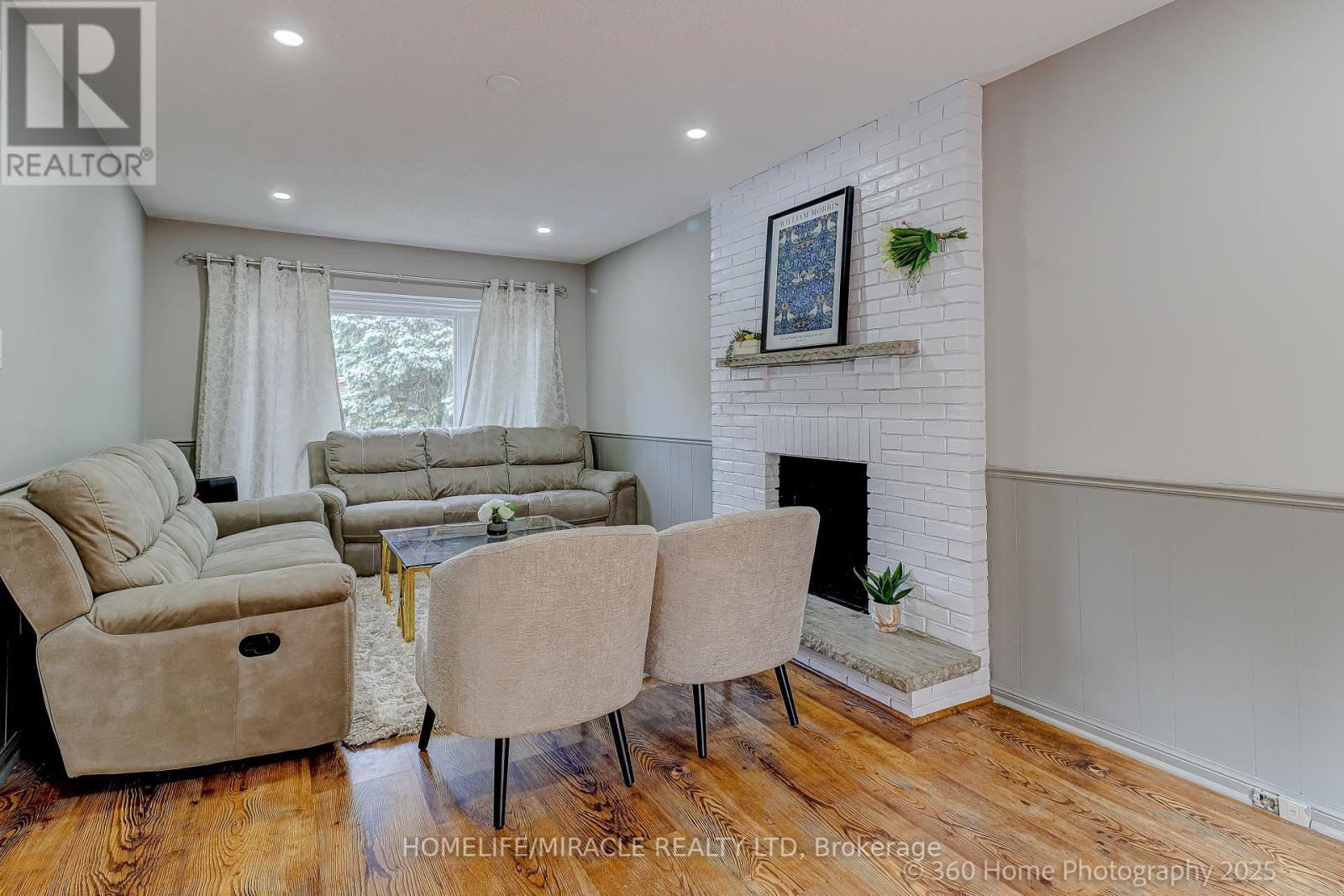 82 Goldgate Crescent, Orangeville, ON - Indoor Photo Showing Living Room With Fireplace