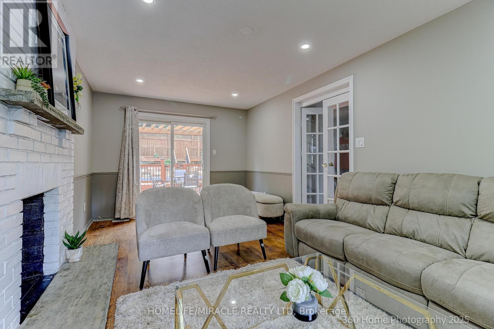 82 Goldgate Crescent, Orangeville, ON - Indoor Photo Showing Living Room With Fireplace