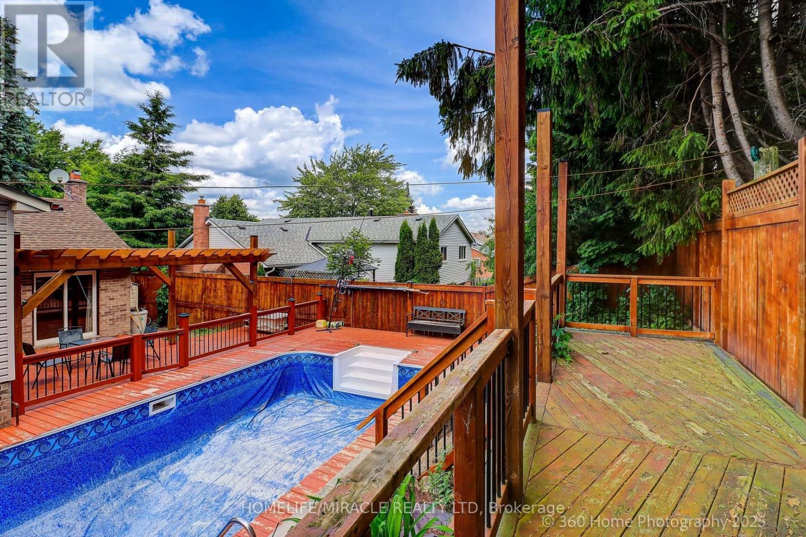 82 Goldgate Crescent, Orangeville, ON - Outdoor With In Ground Pool