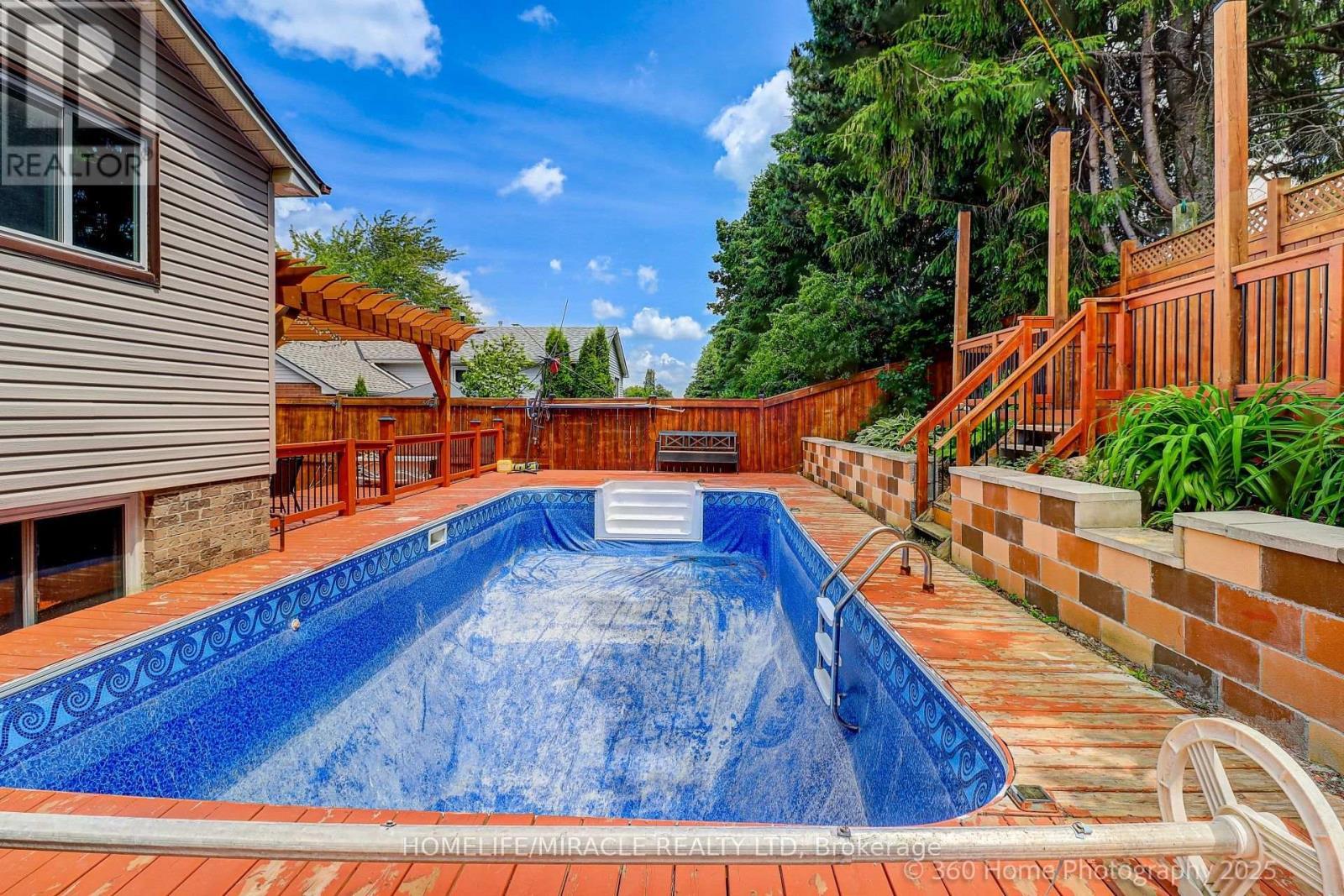 82 Goldgate Crescent, Orangeville, ON - Outdoor With In Ground Pool