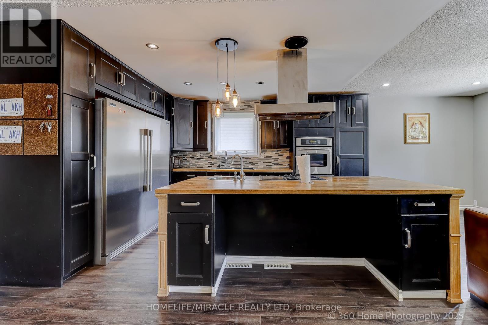 82 Goldgate Crescent, Orangeville, ON - Indoor Photo Showing Kitchen With Double Sink With Upgraded Kitchen