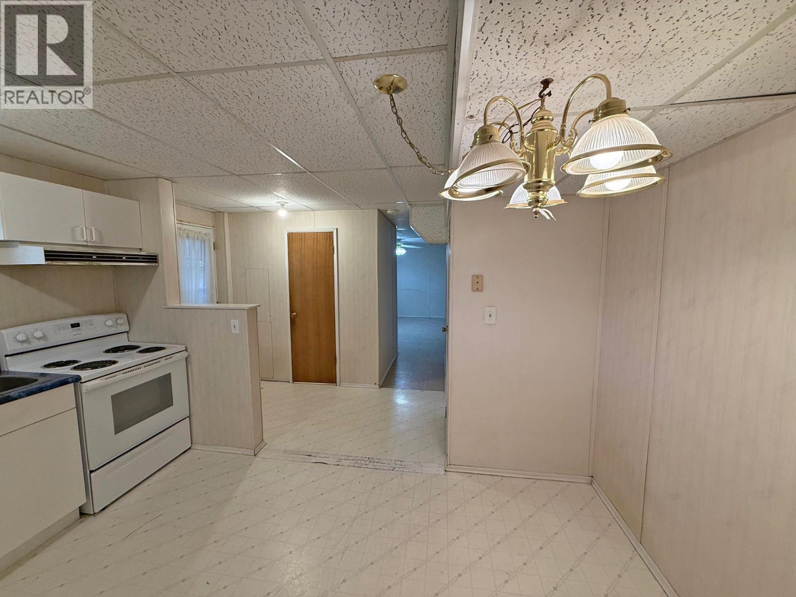 1235 Pigeon Avenue, Williams Lake, BC - Indoor Photo Showing Kitchen