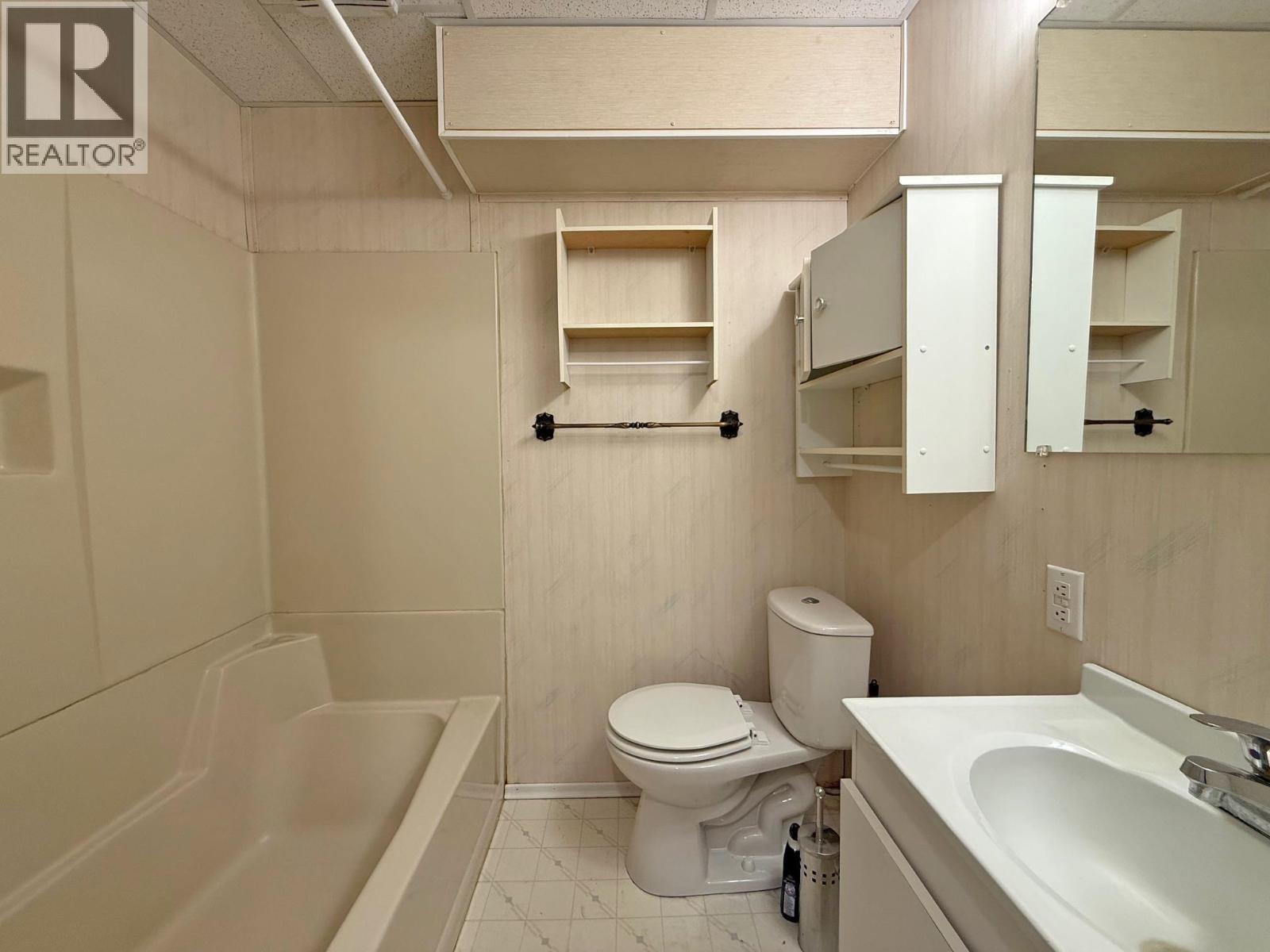 1235 Pigeon Avenue, Williams Lake, BC - Indoor Photo Showing Bathroom