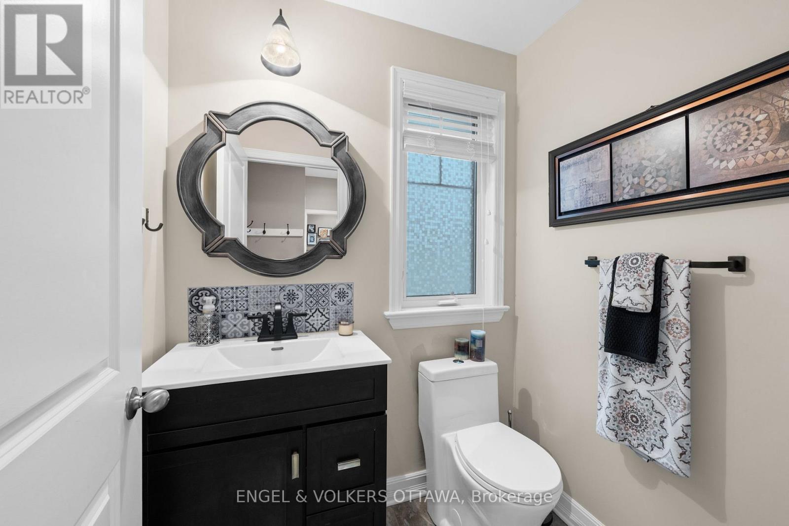 511 Erinwoods Circle, Ottawa, ON - Indoor Photo Showing Bathroom