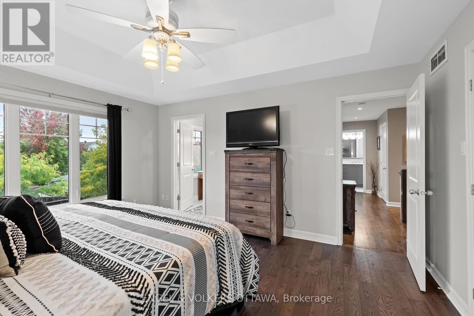 511 Erinwoods Circle, Ottawa, ON - Indoor Photo Showing Bedroom