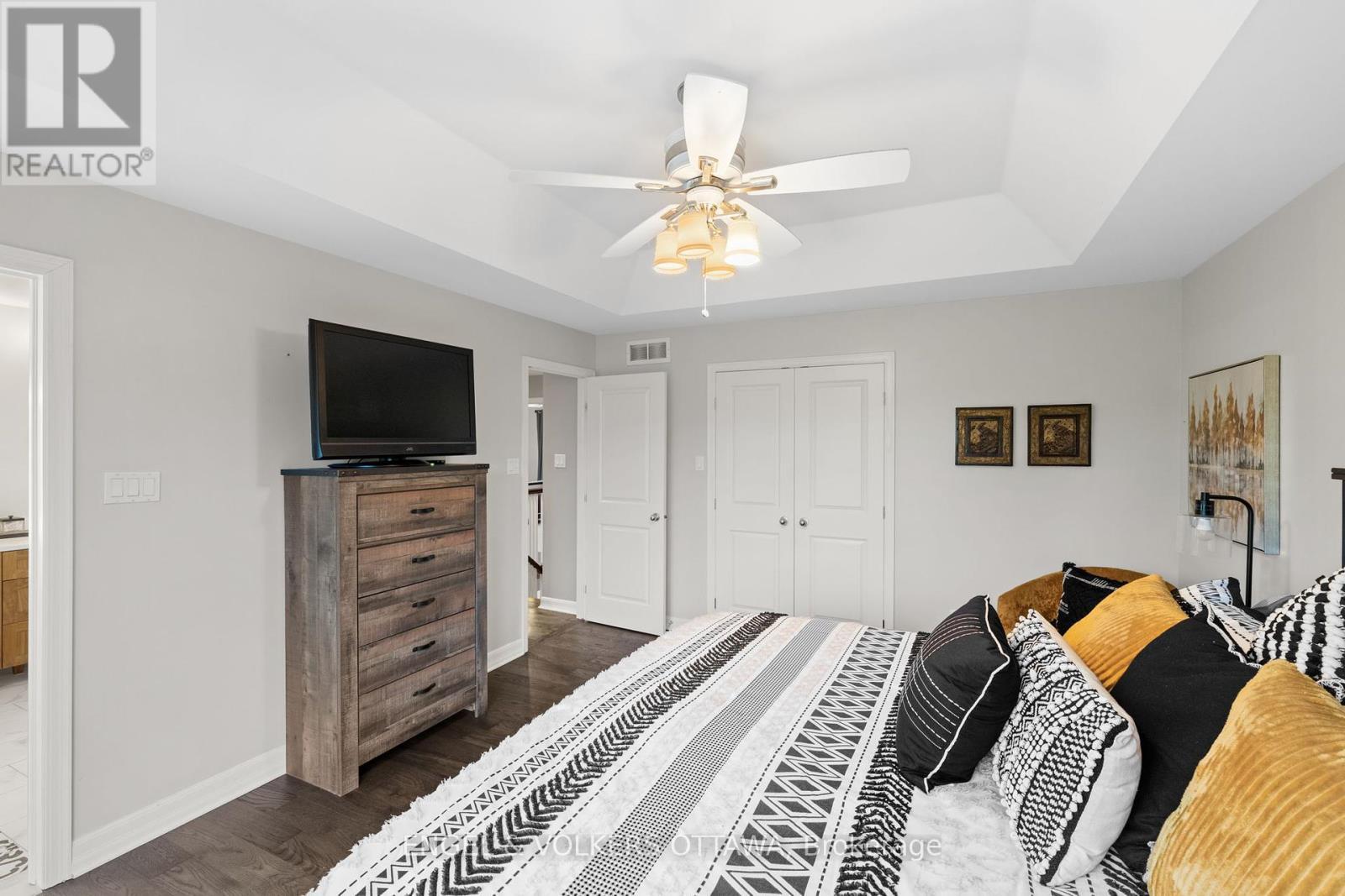 511 Erinwoods Circle, Ottawa, ON - Indoor Photo Showing Bedroom