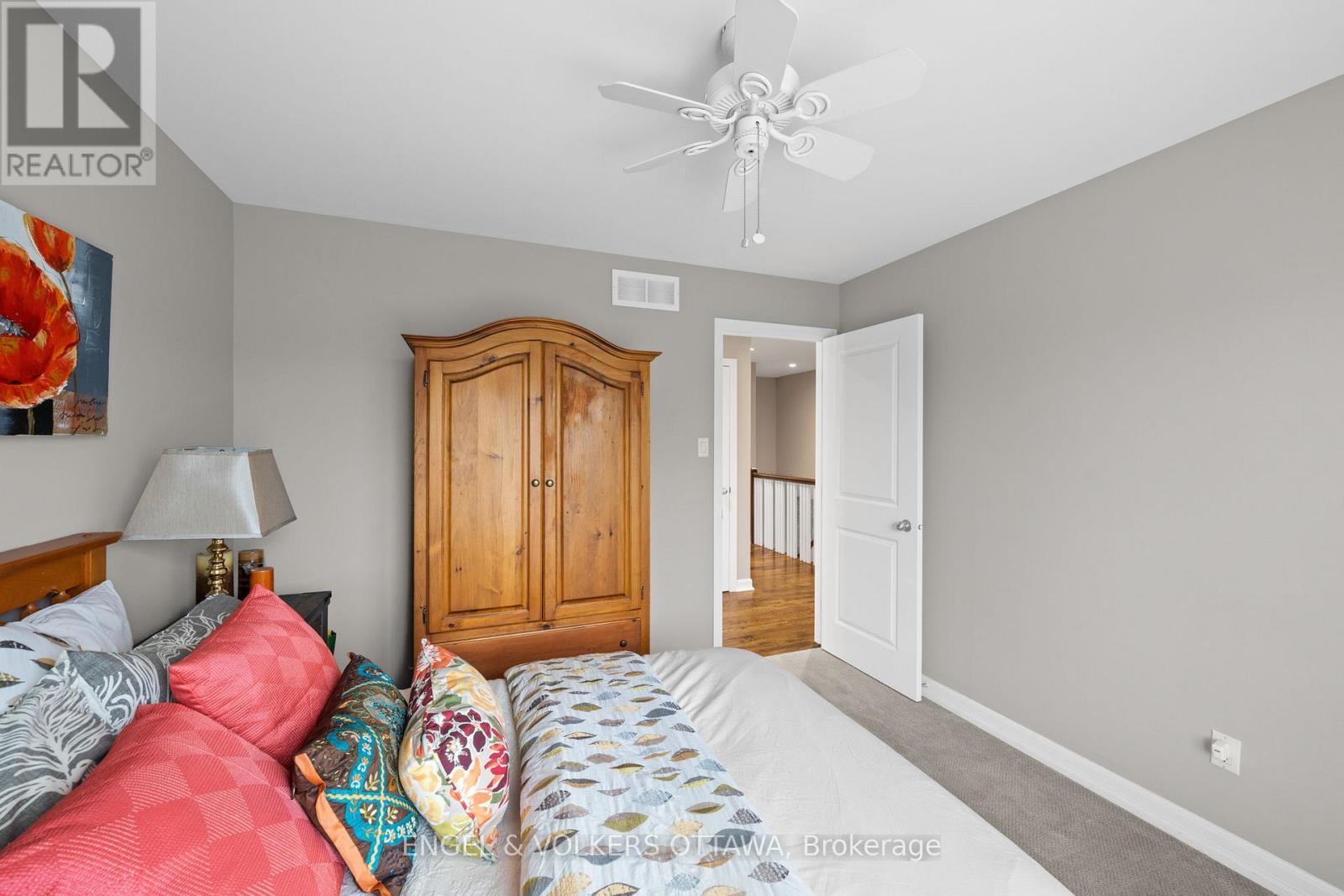 511 Erinwoods Circle, Ottawa, ON - Indoor Photo Showing Bedroom