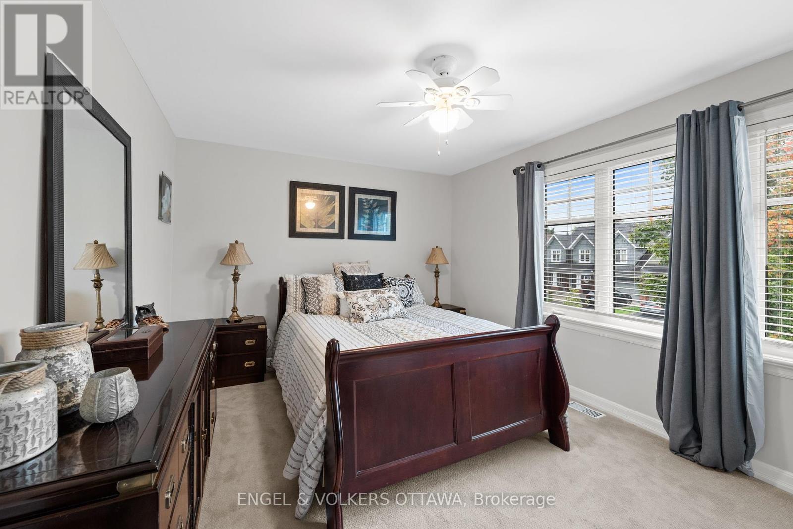 511 Erinwoods Circle, Ottawa, ON - Indoor Photo Showing Bedroom