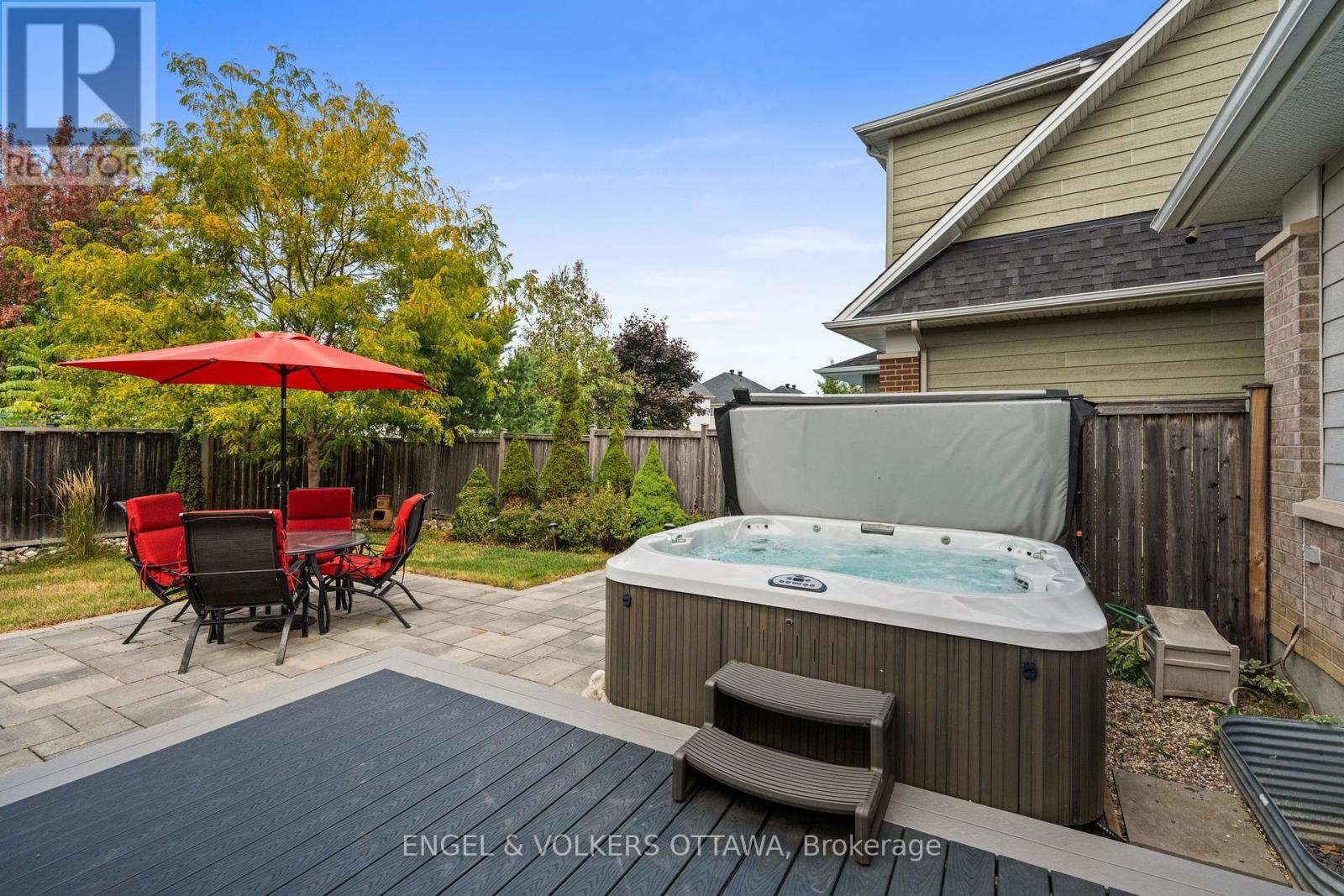 511 Erinwoods Circle, Ottawa, ON - Outdoor With Deck Patio Veranda