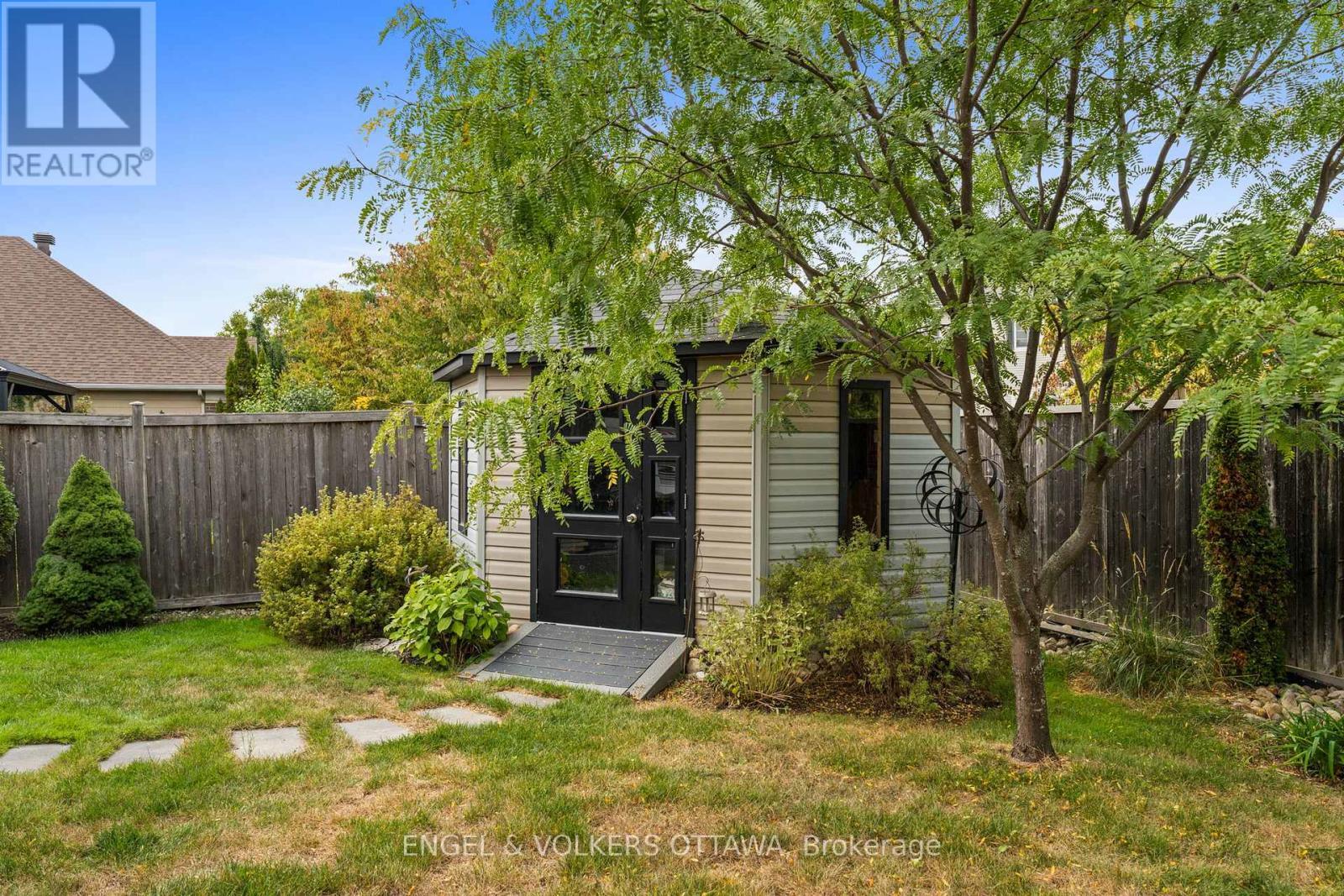 511 Erinwoods Circle, Ottawa, ON - Outdoor