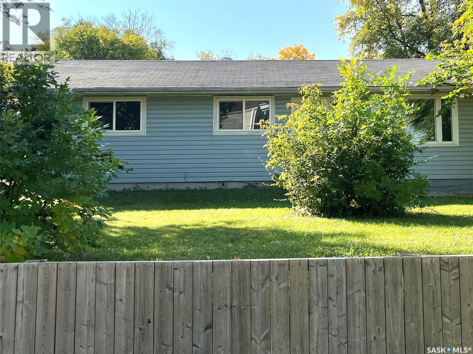 59 18Th Street E, Prince Albert, SK - Outdoor