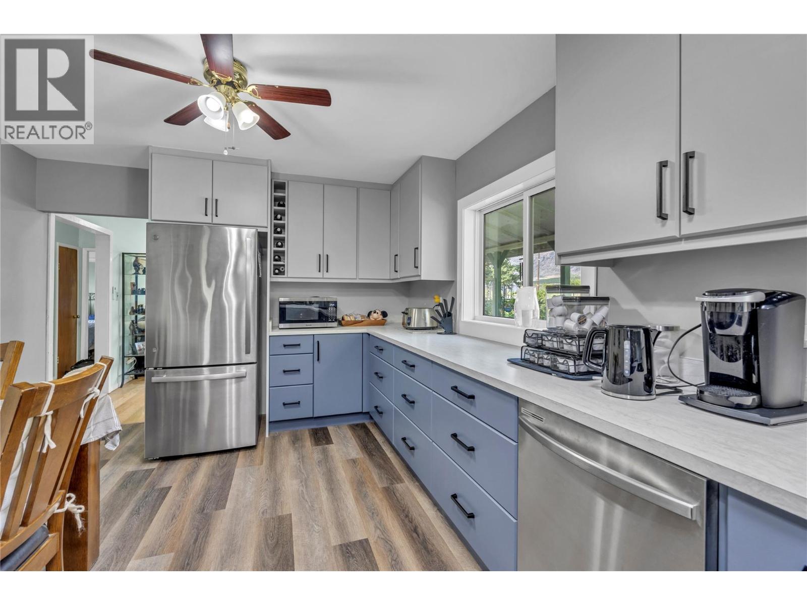 2527 Upper Bench Road, Keremeos, BC - Indoor Photo Showing Kitchen