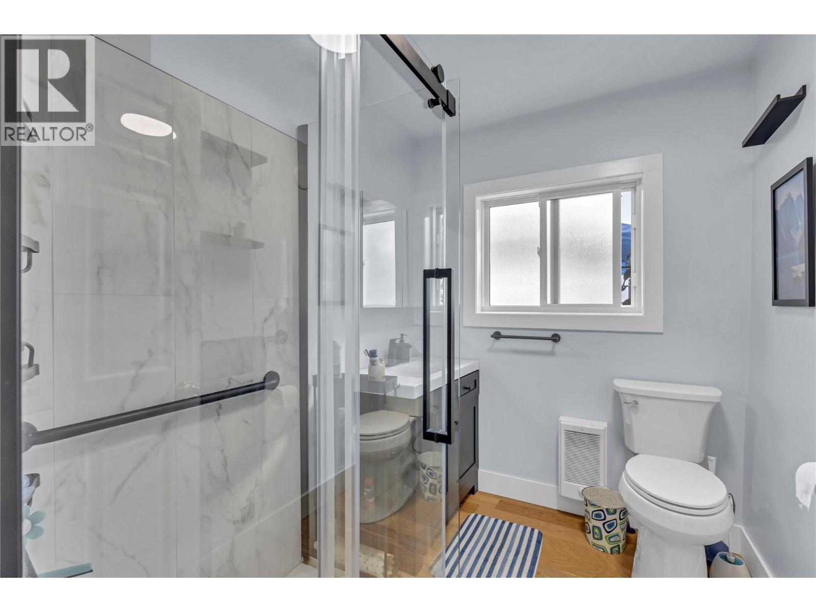 2527 Upper Bench Road, Keremeos, BC - Indoor Photo Showing Bathroom