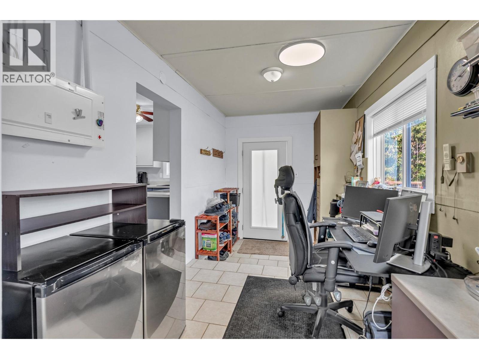 2527 Upper Bench Road, Keremeos, BC - Indoor Photo Showing Office