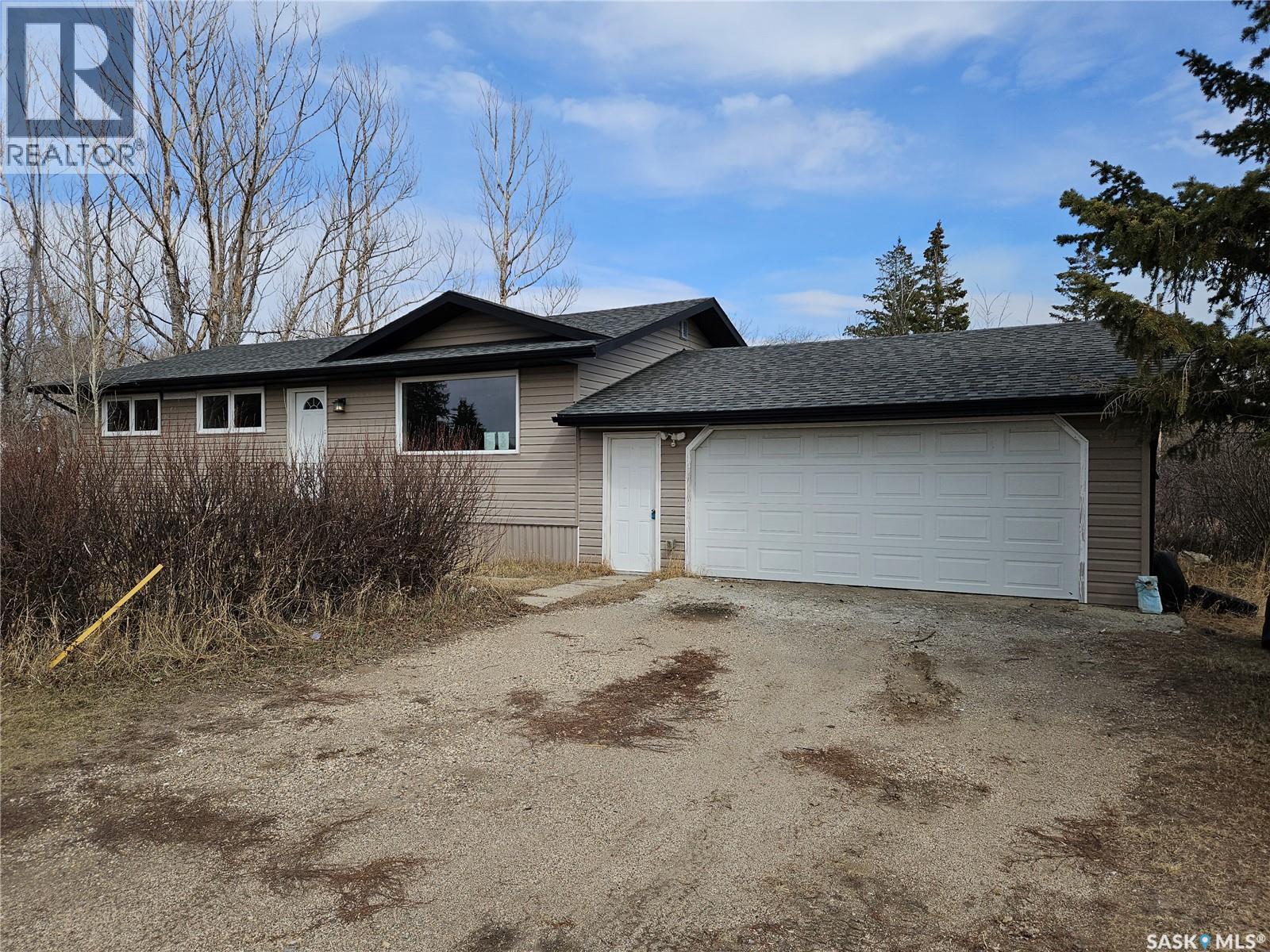235 James Street, Kisbey, SK - Outdoor