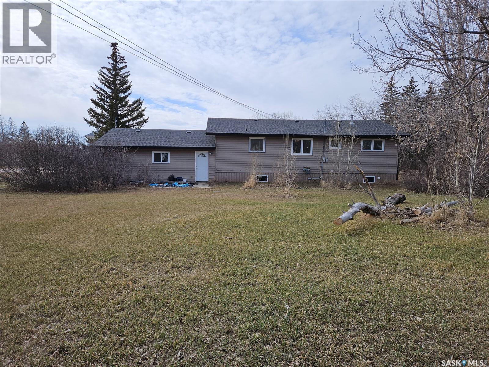 235 James Street, Kisbey, SK - Outdoor